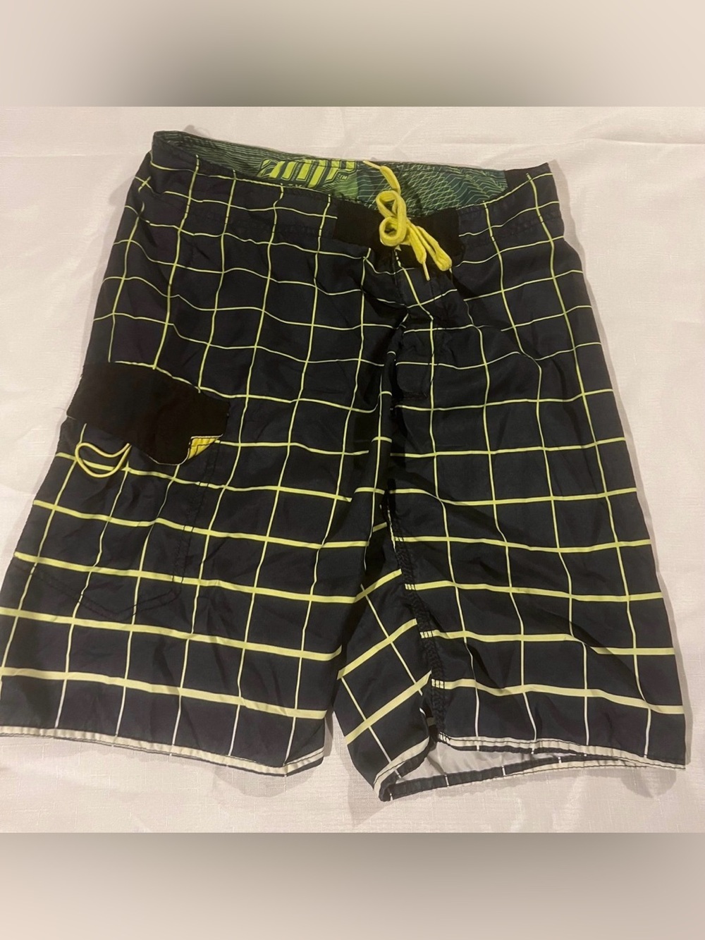 AMP Energy Swim Trunks Men's Size 34 Black Green Bathing Suit Board Shorts